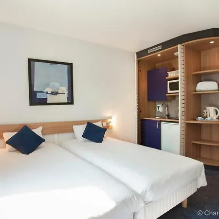 Canal - La Hotel