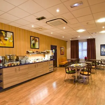 Canal Hotel Pantin