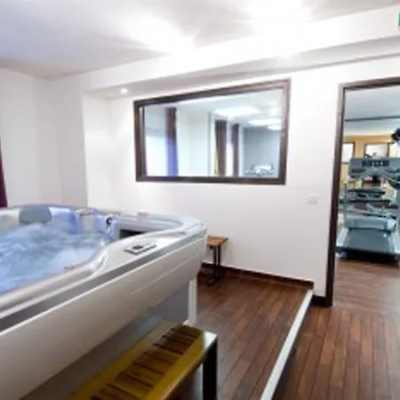 Canal Hotel Pantin