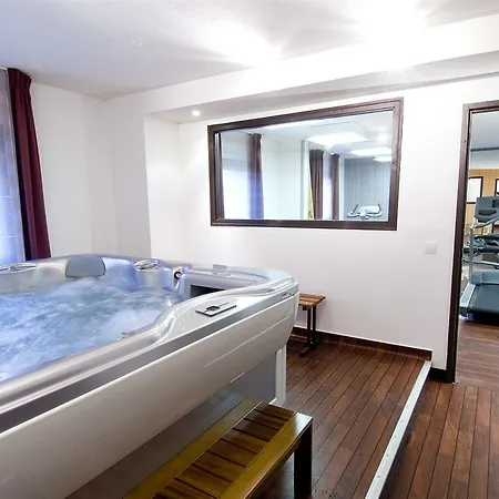 Canal Hotel Pantin