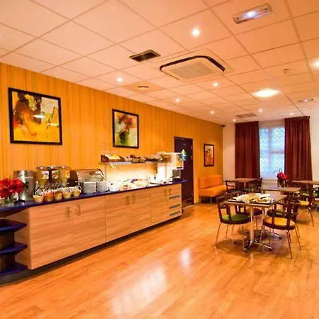 Canal Hotel 3*