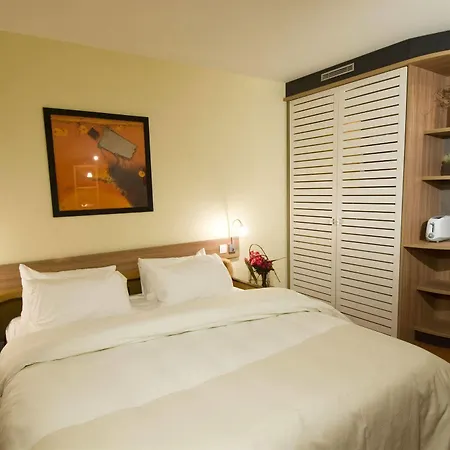 Canal Hotel