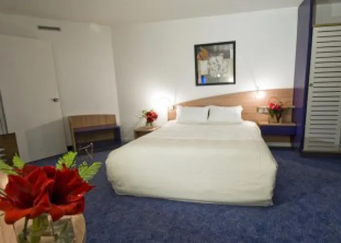 Canal - La Hotel Paris