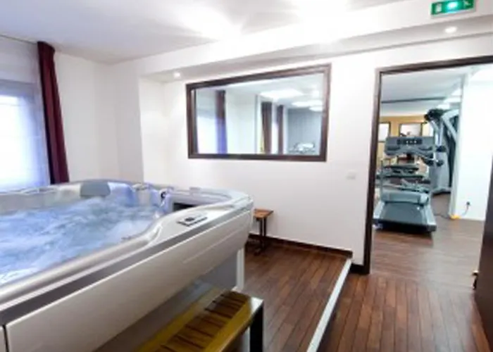 Canal - La Hotel Paris