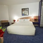 Canal - La Hotel Paris