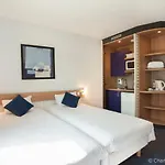 Canal - La Hotel